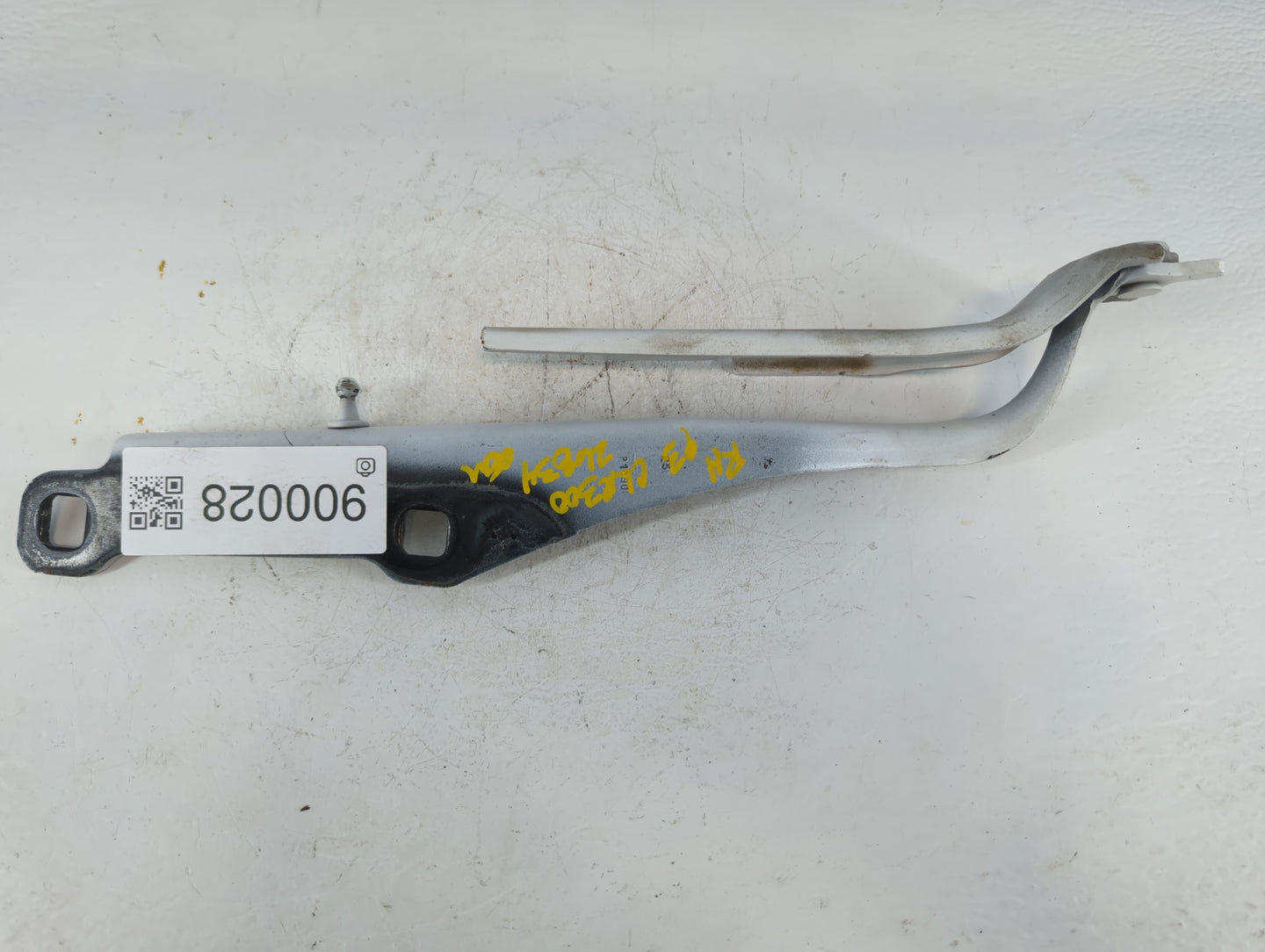 2013 Chrysler 300 Passenger Right Hood Hinge - Oemusedautoparts1.com