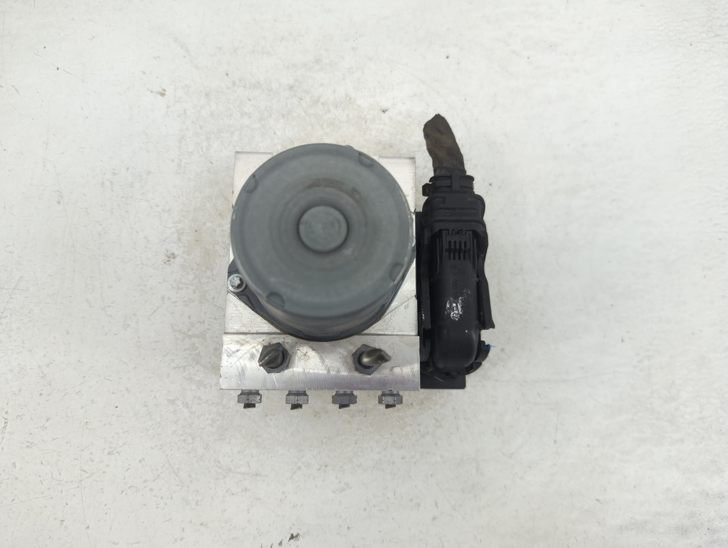 2013 Chrysler E Class ABS Pump Control Module Replacement P/N:A2124315512 Fits OEM Used Auto Parts - Oemusedautoparts1.com