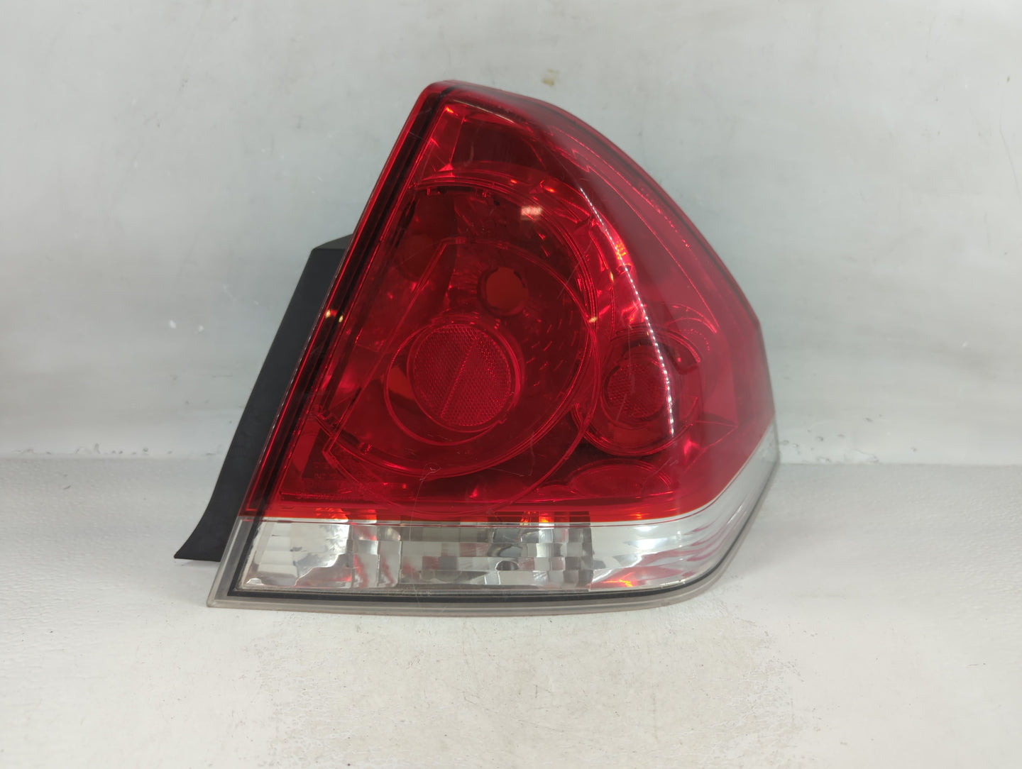 2013 Chrysler Imperial Tail Light Assembly Passenger Right OEM P/N:08-335-1923R-B Fits OEM Used Auto Parts - Oemusedautopart