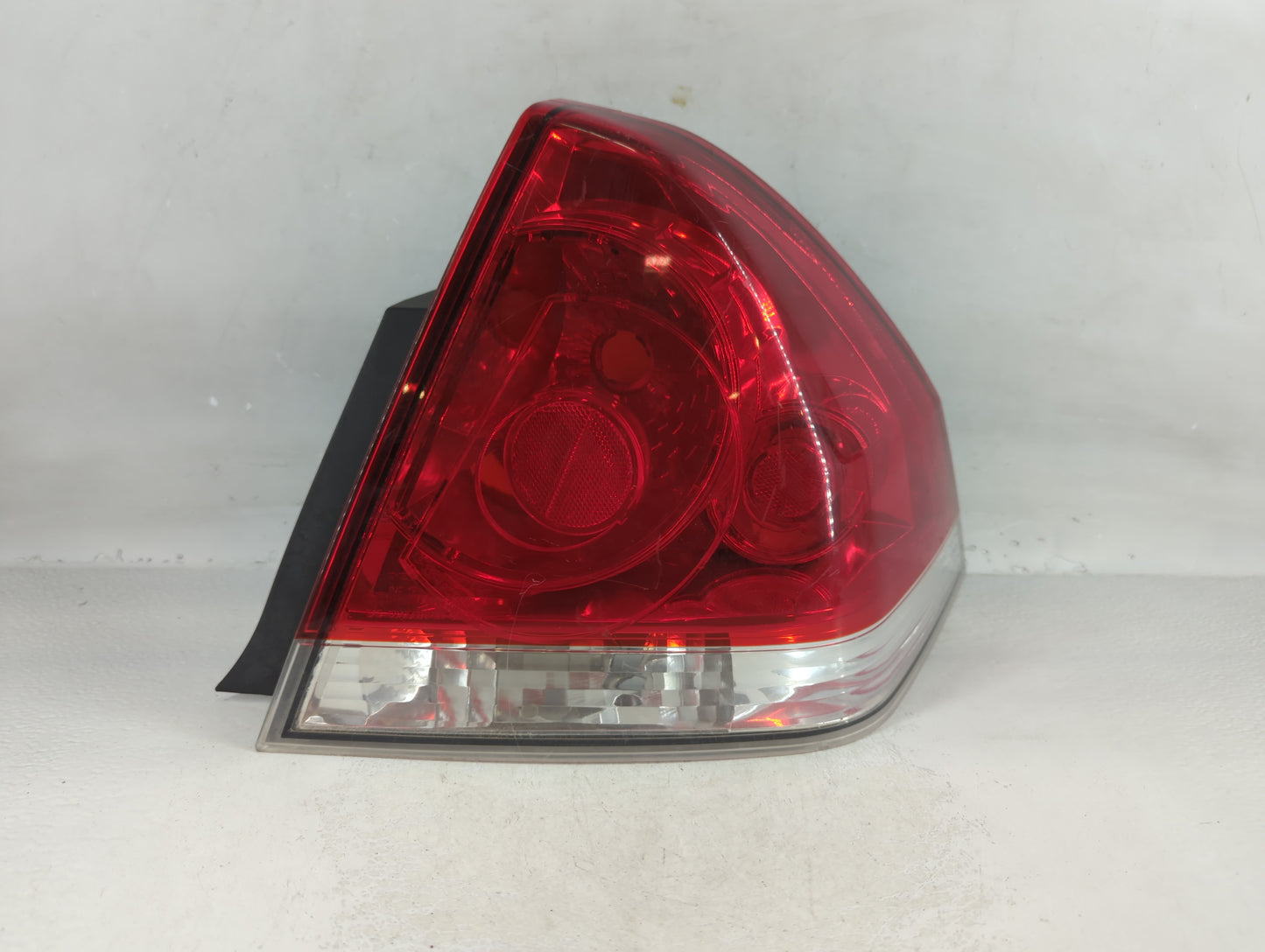 2013 Chrysler Imperial Tail Light Assembly Passenger Right OEM P/N:08-335-1923R-B Fits OEM Used Auto Parts - Oemusedautopart