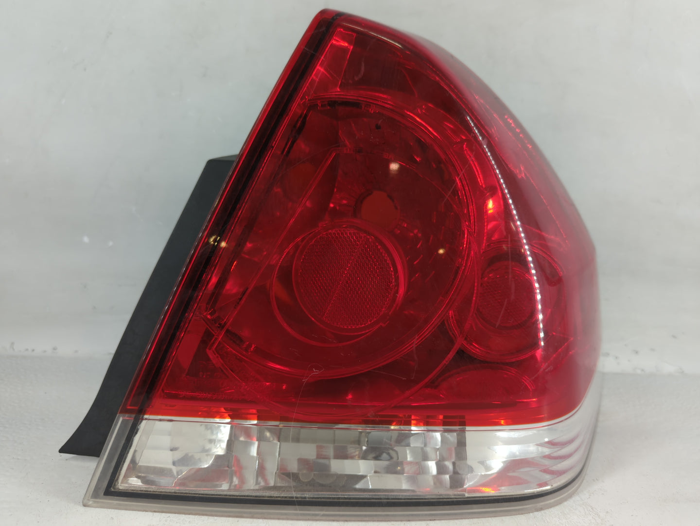 2013 Chrysler Imperial Tail Light Assembly Passenger Right OEM P/N:08-335-1923R-B Fits OEM Used Auto Parts - Oemusedautopart
