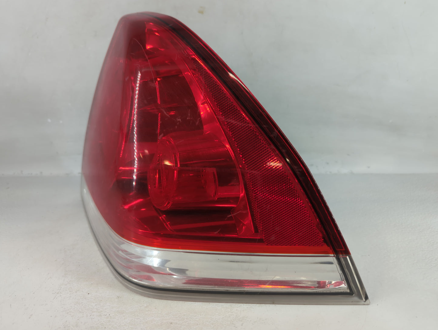 2013 Chrysler Imperial Tail Light Assembly Passenger Right OEM P/N:08-335-1923R-B Fits OEM Used Auto Parts - Oemusedautopart