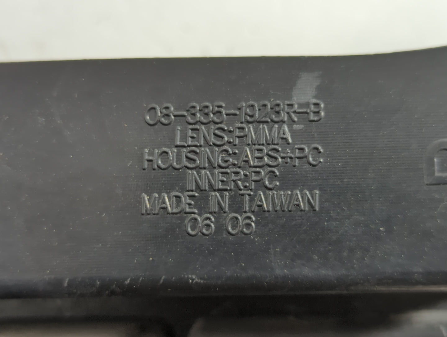 2013 Chrysler Imperial Tail Light Assembly Passenger Right OEM P/N:08-335-1923R-B Fits OEM Used Auto Parts - Oemusedautopart