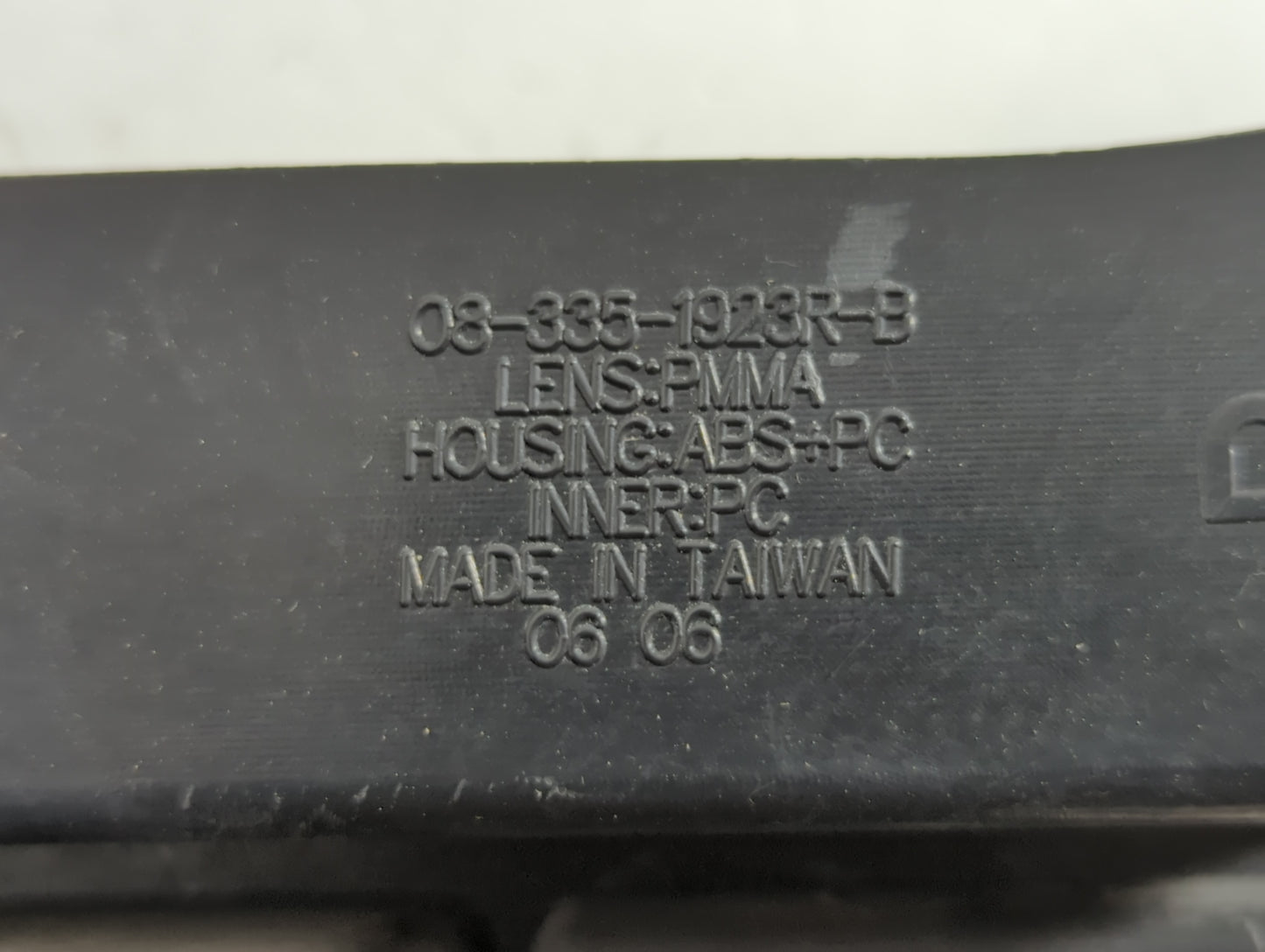 2013 Chrysler Imperial Tail Light Assembly Passenger Right OEM P/N:08-335-1923R-B Fits OEM Used Auto Parts - Oemusedautopart