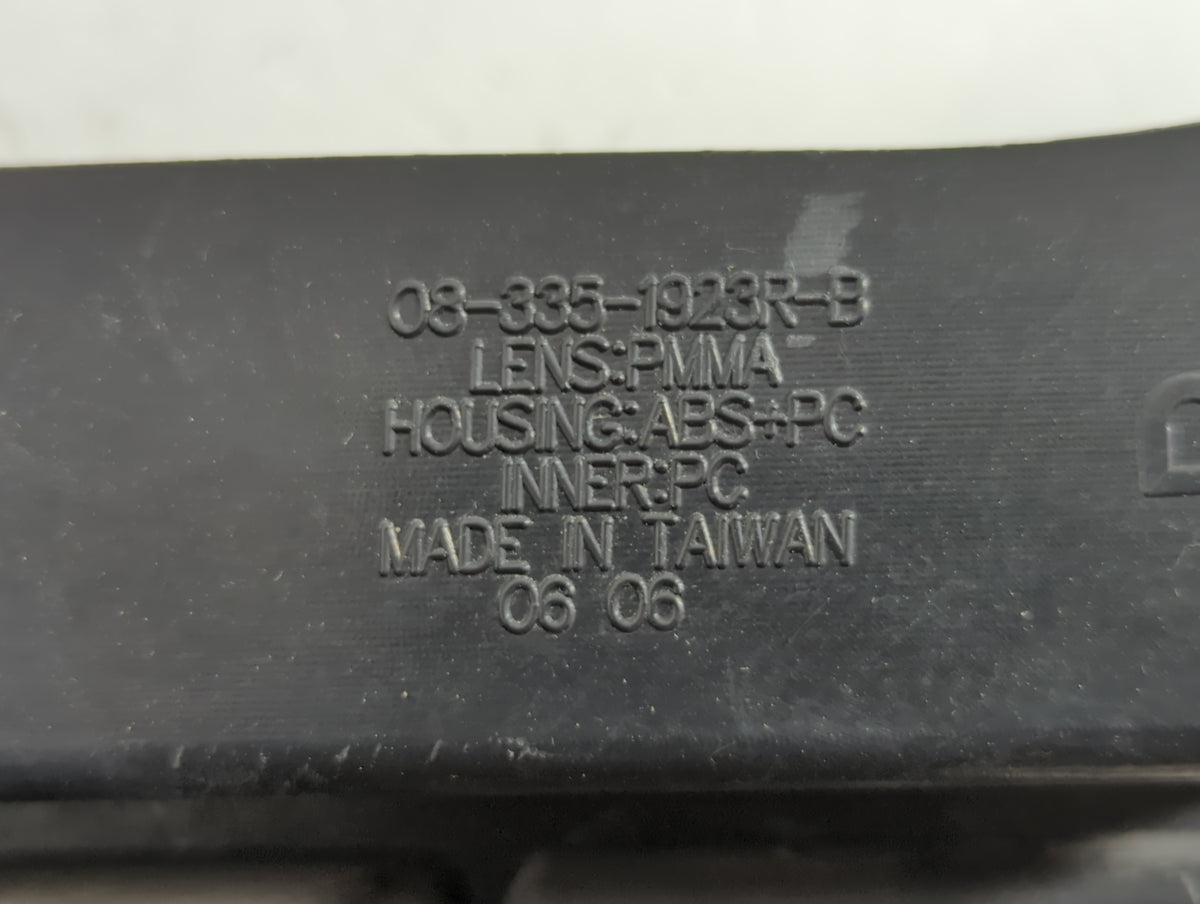 2013 Chrysler Imperial Tail Light Assembly Passenger Right OEM P/N:08-335-1923R-B Fits OEM Used Auto Parts - Oemusedautopart