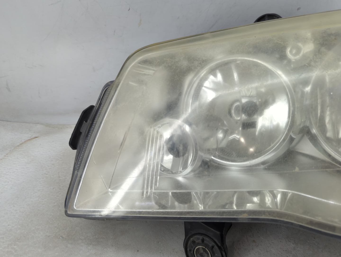 Chrysler Town And Country Driver Left Oem Head Light Headlight Lamp - Oemusedautoparts1.com