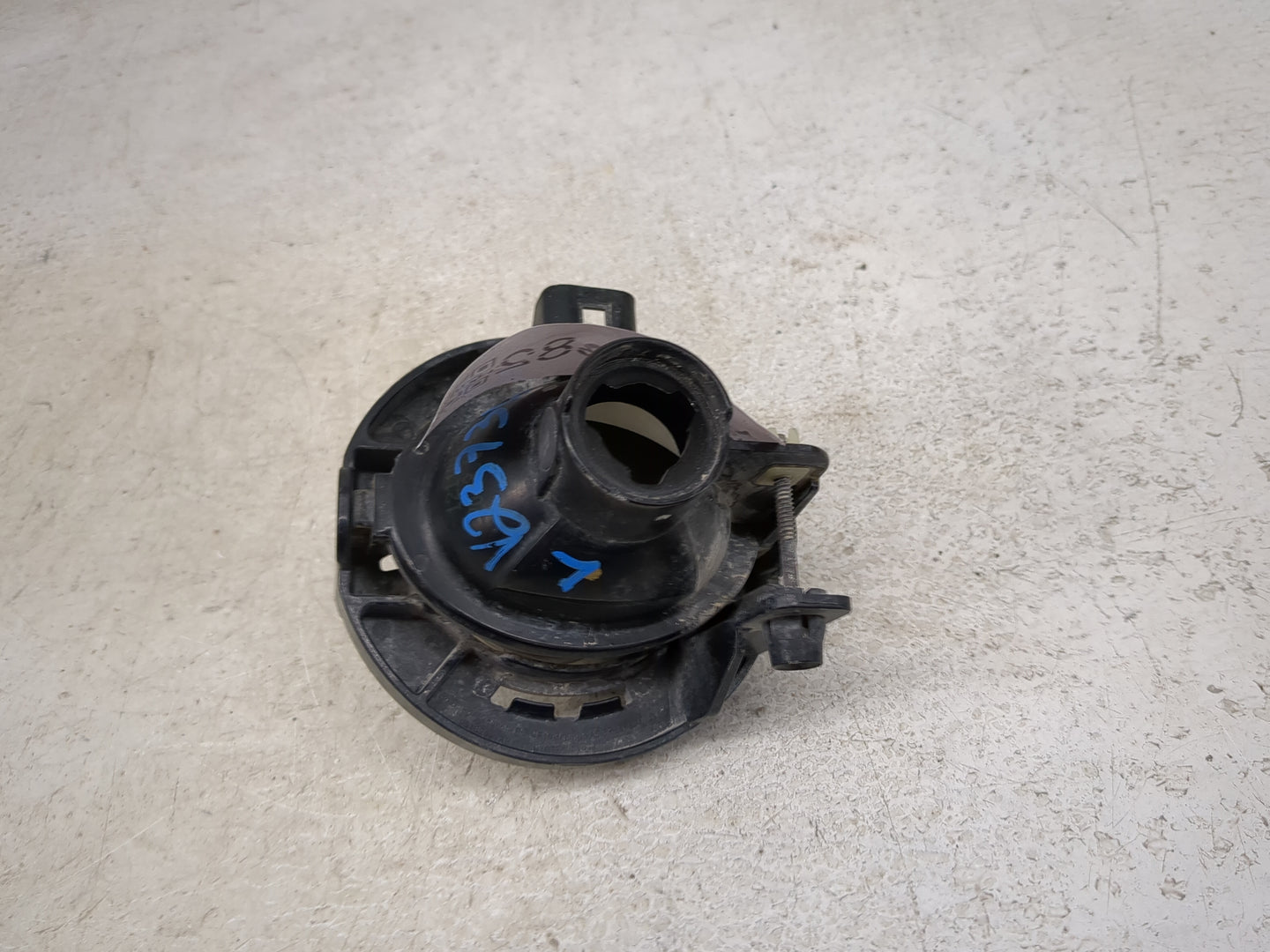 Chrysler Town And Country Driver Left Oem Fog Light Lamp Black - Oemusedautoparts1.com
