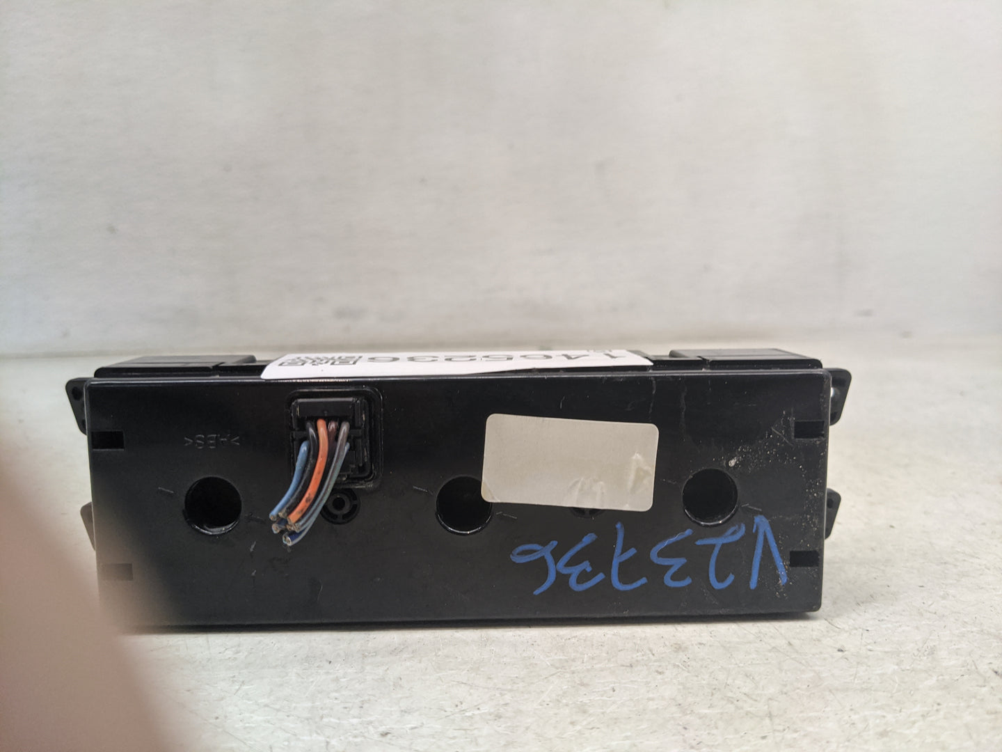 2013 Chrysler Town and Country Climate Control Module Temperature AC/Heater Replacement Fits OEM Used Auto Parts - Oemusedau