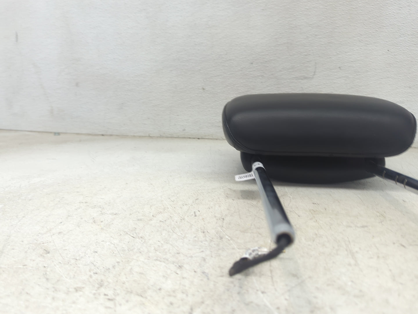 2013 Chrysler Town And Country Headrest Head Rest Front Driver Seat - Oemusedautoparts1.com