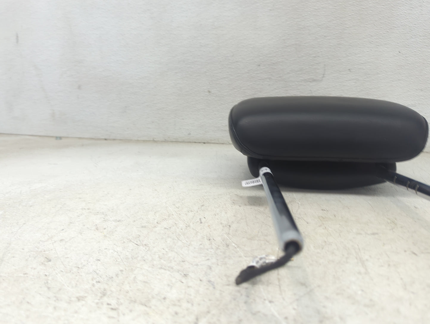 2013 Chrysler Town And Country Headrest Head Rest Front Driver Seat - Oemusedautoparts1.com