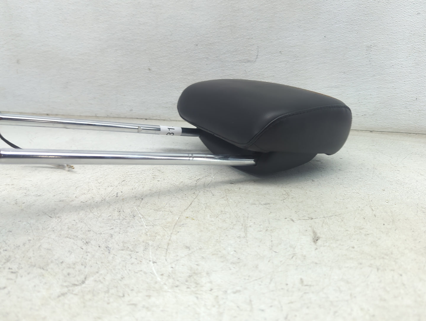 2013 Chrysler Town And Country Headrest Head Rest Front Driver Seat - Oemusedautoparts1.com