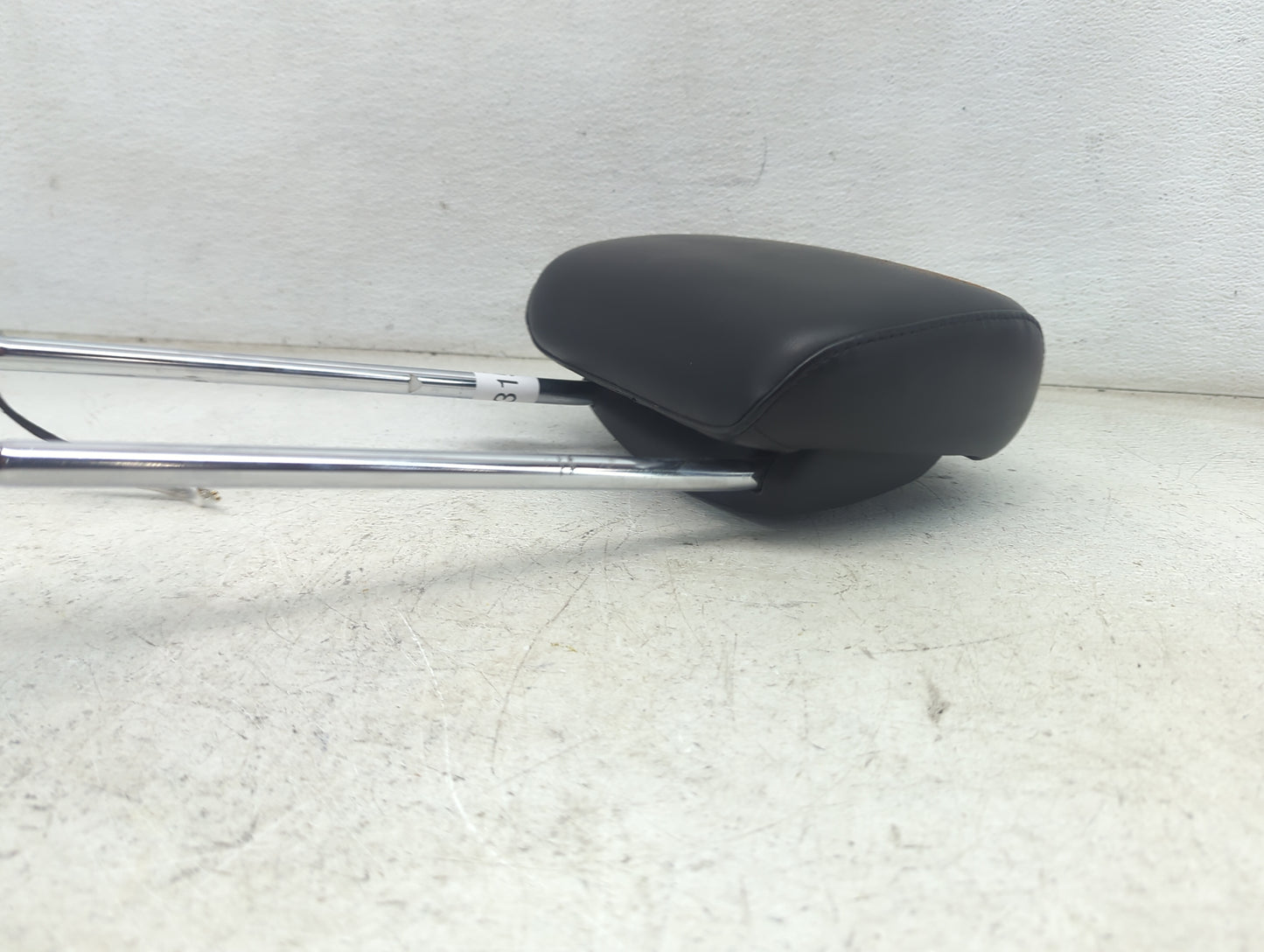 2013 Chrysler Town And Country Headrest Head Rest Front Driver Seat - Oemusedautoparts1.com