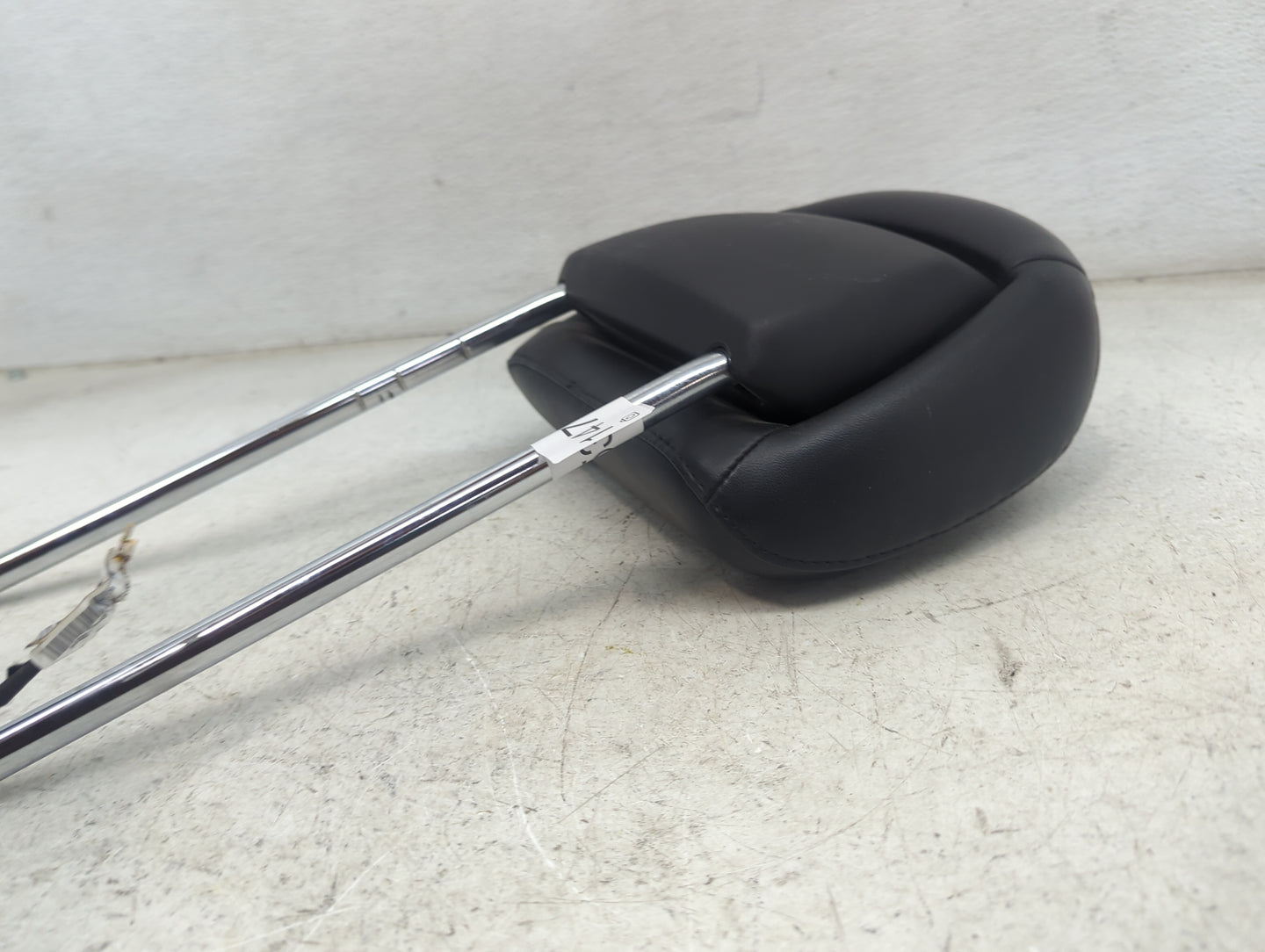 2013 Chrysler Town And Country Headrest Head Rest Front Driver Seat - Oemusedautoparts1.com