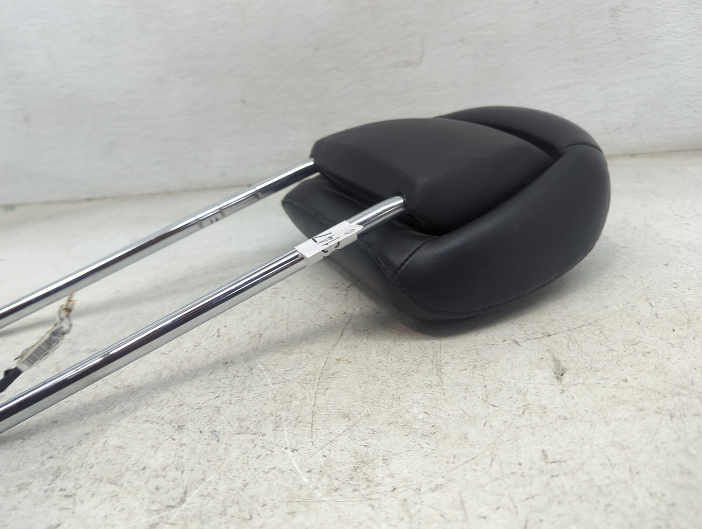 2013 Chrysler Town And Country Headrest Head Rest Front Driver Seat - Oemusedautoparts1.com