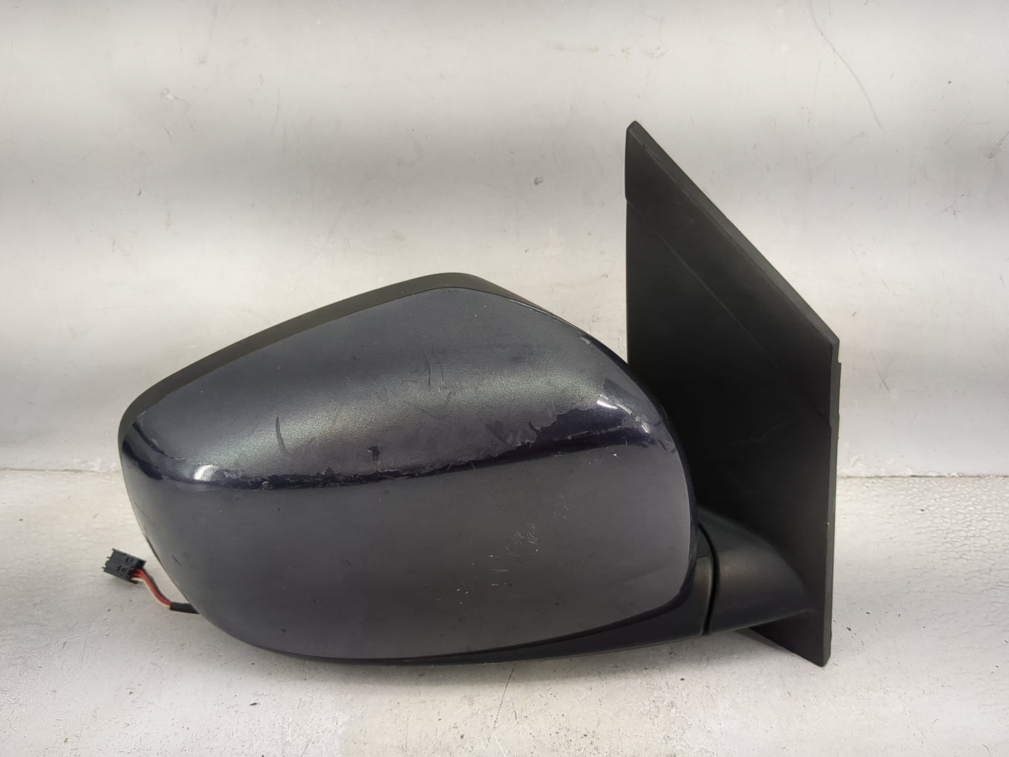 2013 Chrysler Town and Country Passenger Side View Mirror - Right Door Mirror OEM Used - Oemusedautoparts1.com