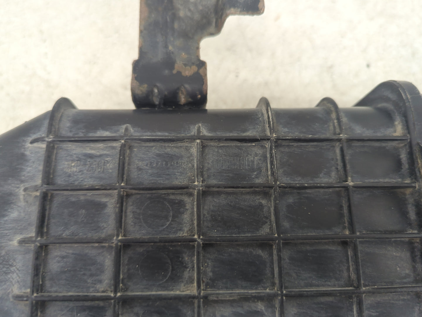 2013 Chrysler Town And Country Fuel Vapor Charcoal Canister - Oemusedautoparts1.com