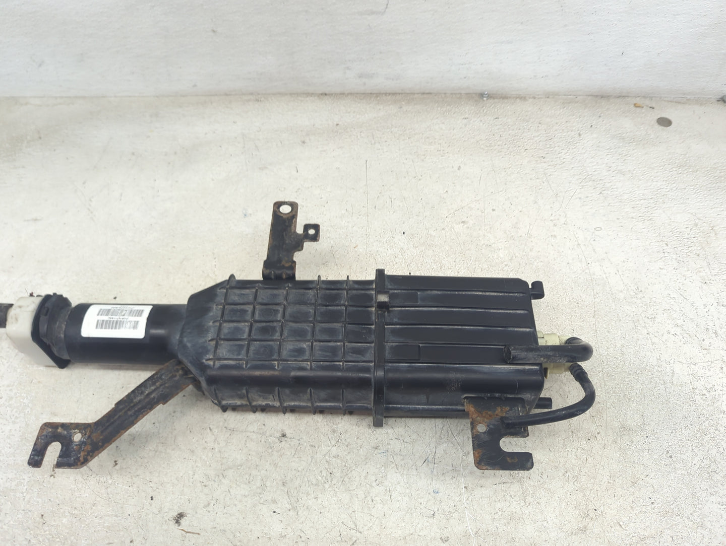 2013 Chrysler Town And Country Fuel Vapor Charcoal Canister - Oemusedautoparts1.com