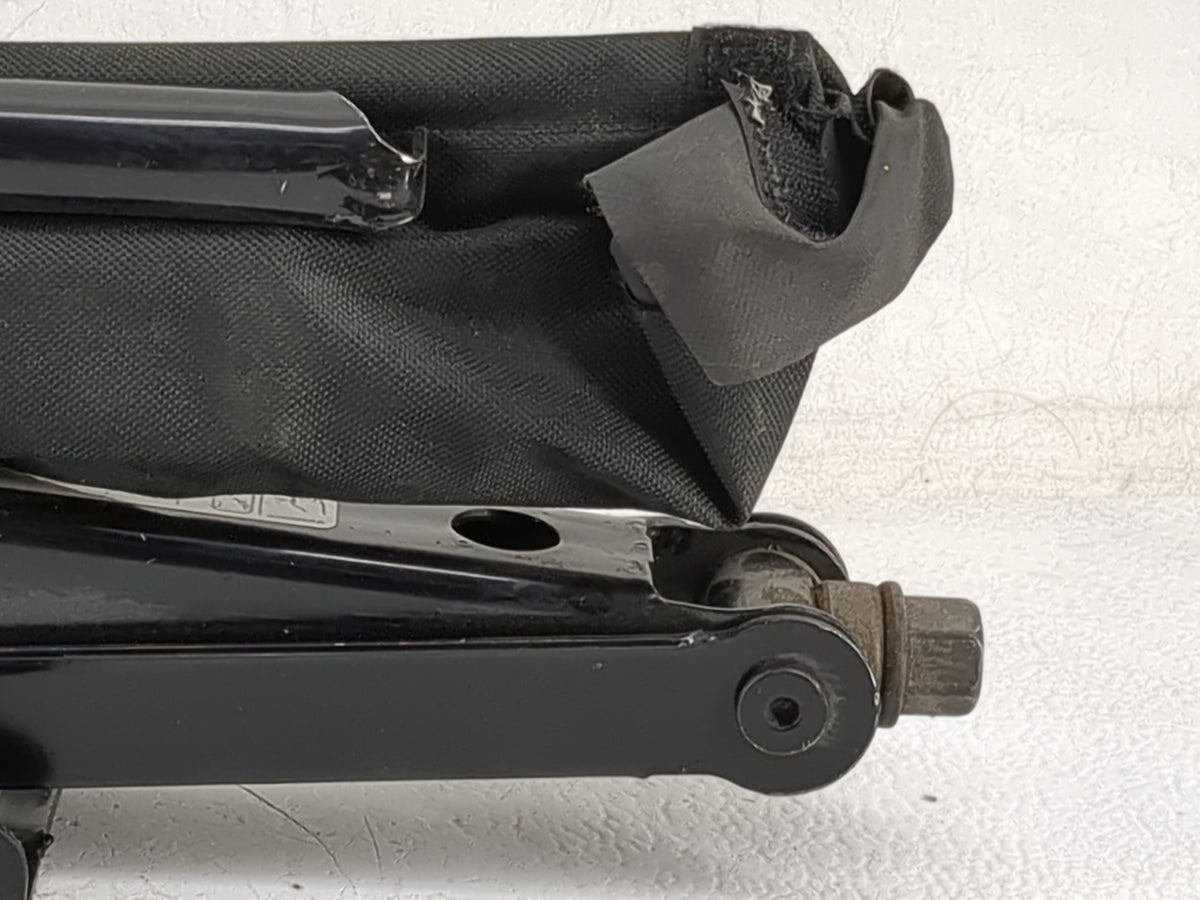 2013 Chrysler Town And Country Spare Scissor Car Jack - Oemusedautoparts1.com