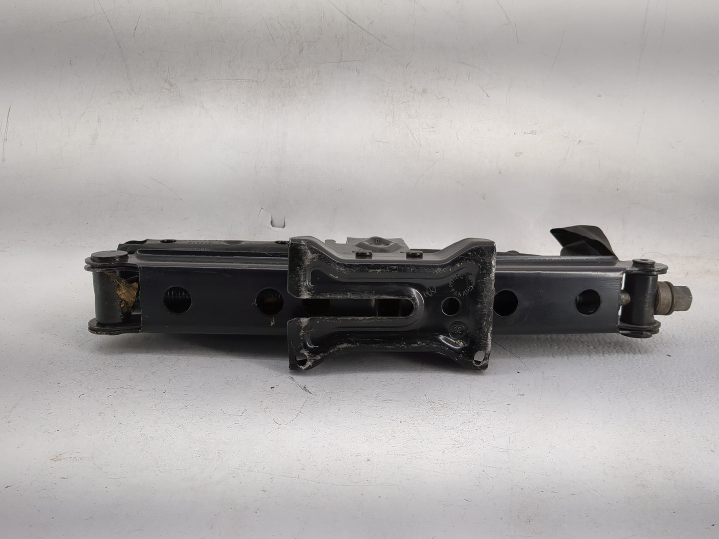 2013 Chrysler Town And Country Spare Scissor Car Jack - Oemusedautoparts1.com