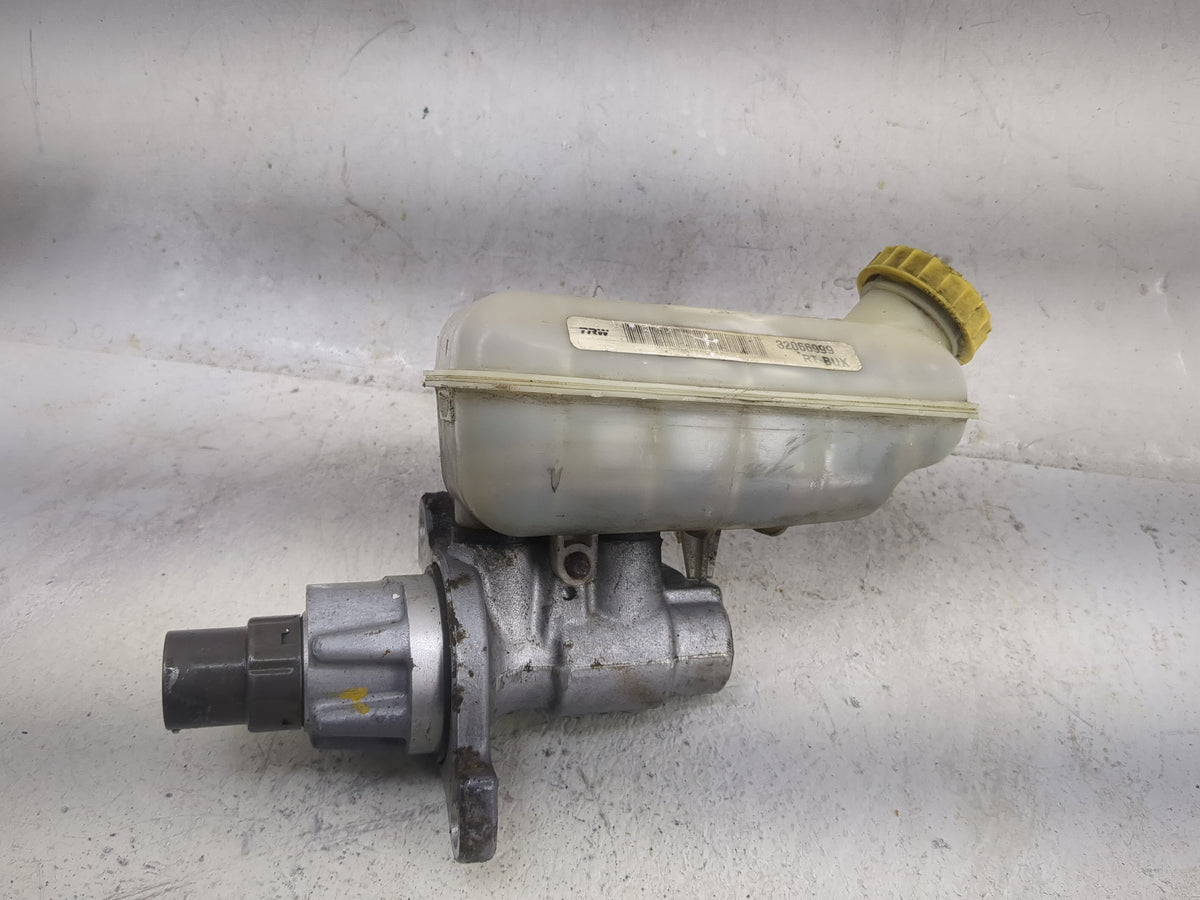 Chrysler Town And Country Brake Master Cylinder 1498113 - Oemusedautoparts1.com