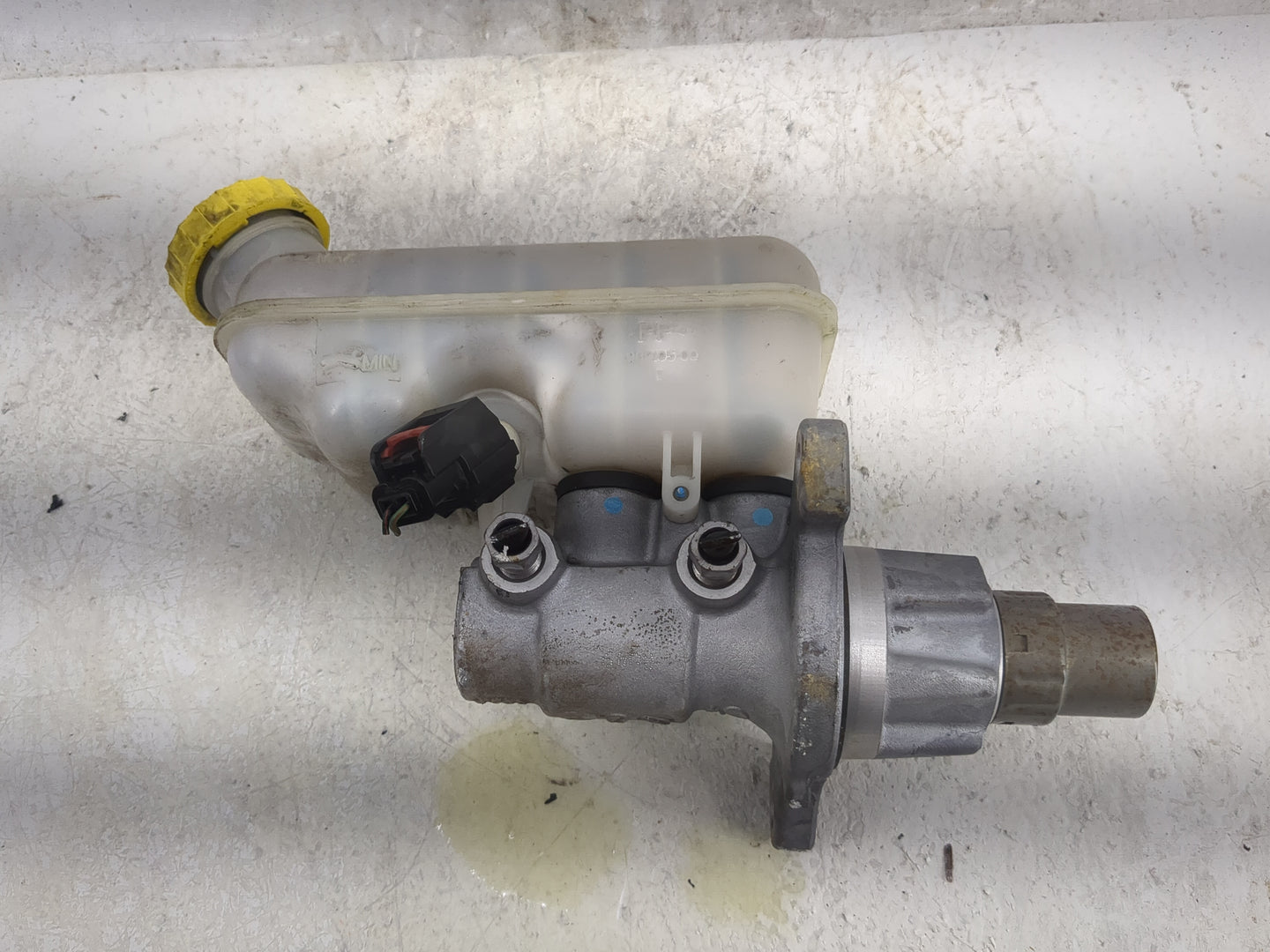 Chrysler Town And Country Brake Master Cylinder 1498323 - Oemusedautoparts1.com