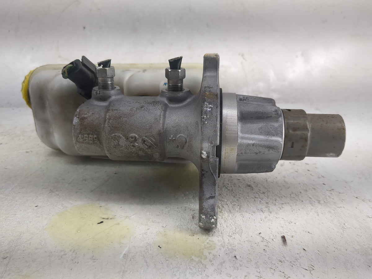Chrysler Town And Country Brake Master Cylinder 1498323 - Oemusedautoparts1.com