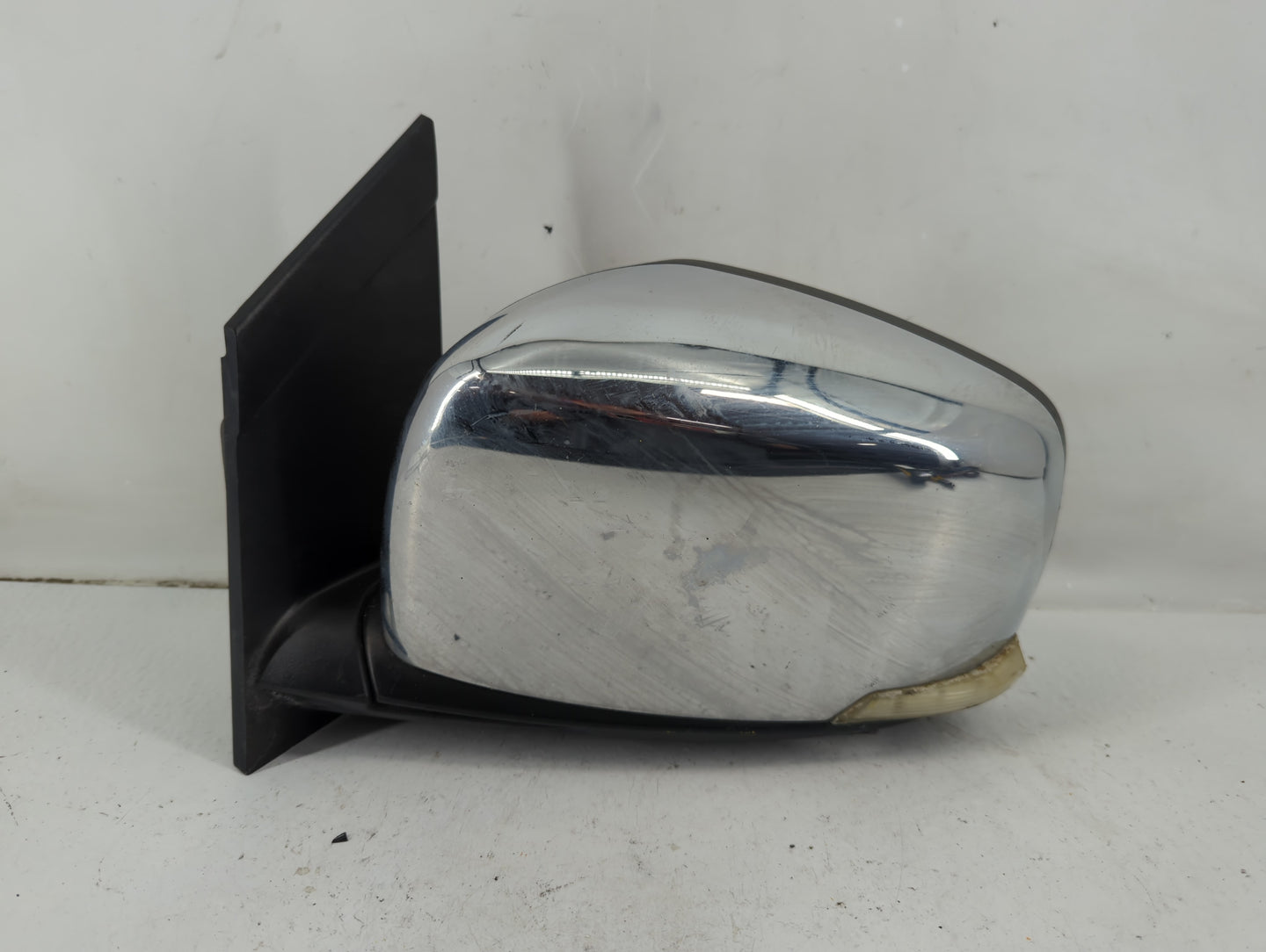 2010-2016 Chrysler Town & Country Driver Side View Mirror - Left Door Mirror OEM Used - Oemusedautoparts1.com