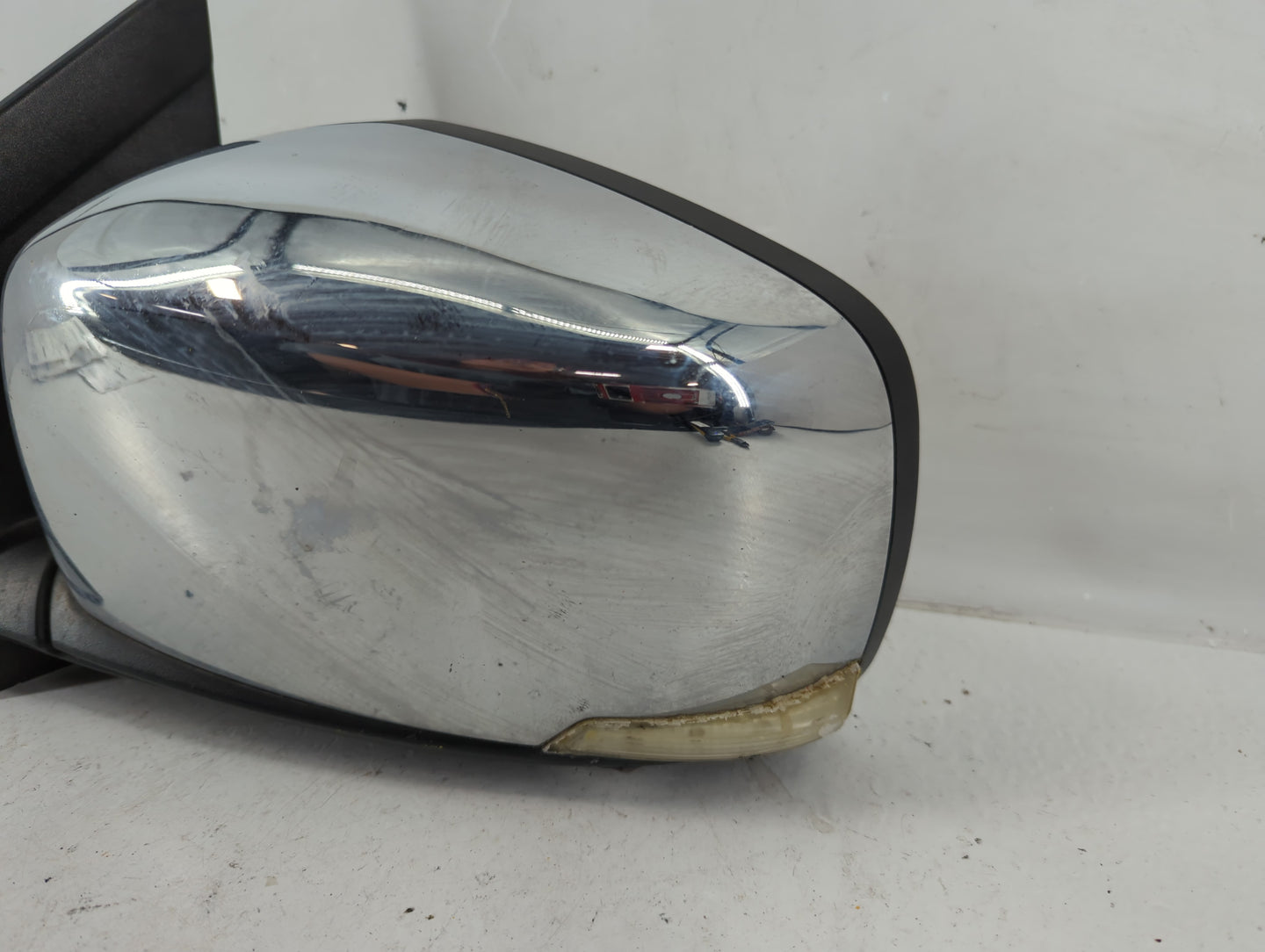 2010-2016 Chrysler Town & Country Driver Side View Mirror - Left Door Mirror OEM Used - Oemusedautoparts1.com