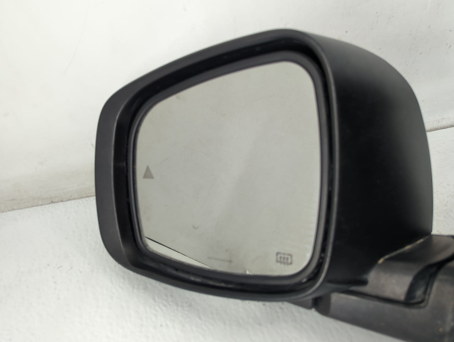 2010-2016 Chrysler Town & Country Driver Side View Mirror - Left Door Mirror OEM Used - Oemusedautoparts1.com
