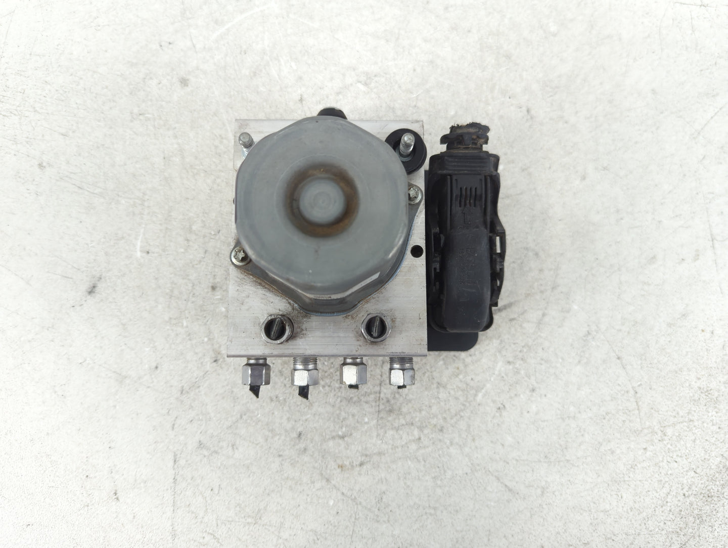 2013 Chrysler Town & Country ABS Pump Control Module Replacement P/N:P68183803AB Fits OEM Used Auto Parts - Oemusedautoparts