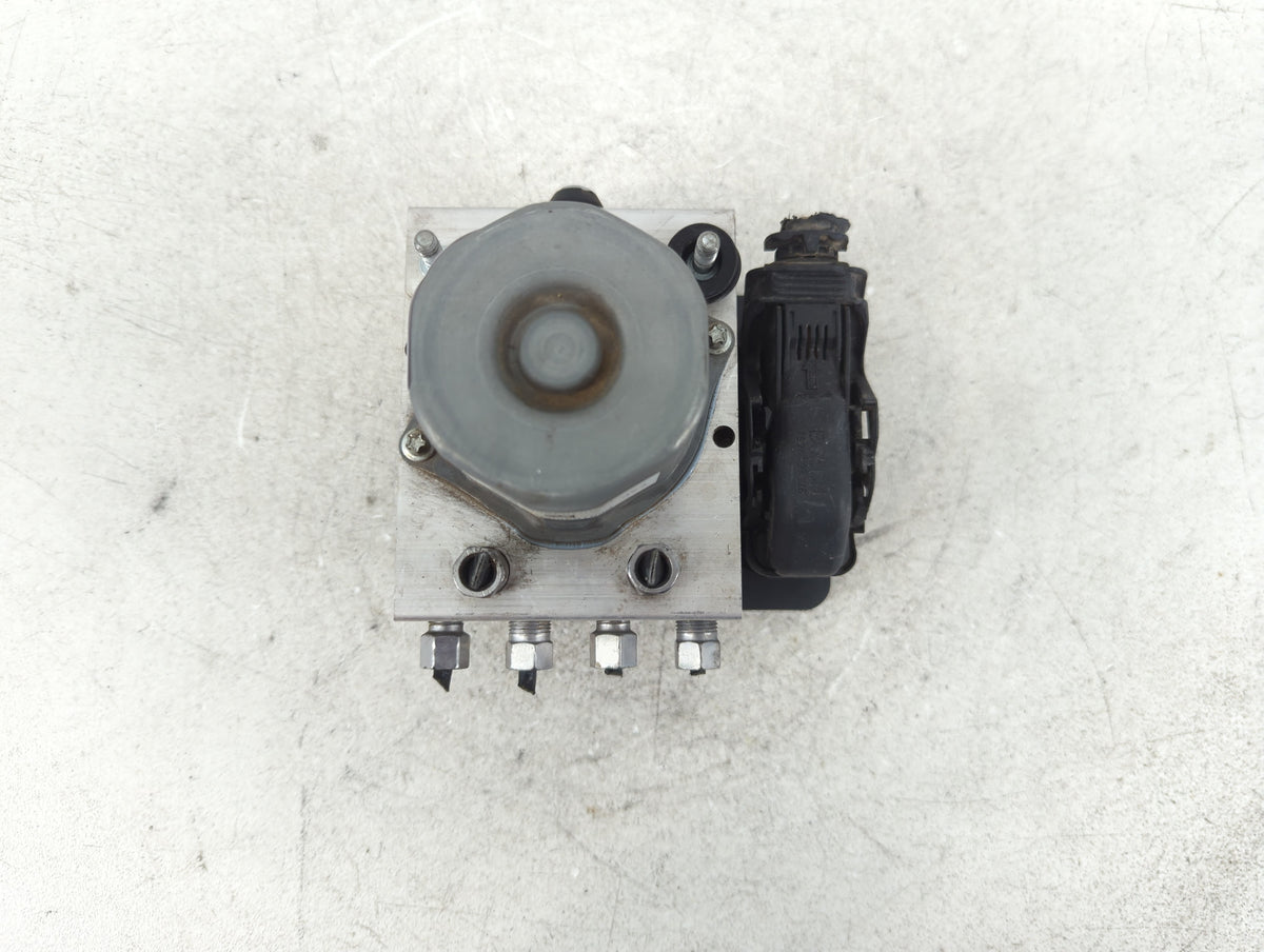 2013 Chrysler Town & Country Anti-Lock Brake ABS Pump Module Actuator OEM P/N:P68183803AB Fits OEM Used Auto Parts - Oemused