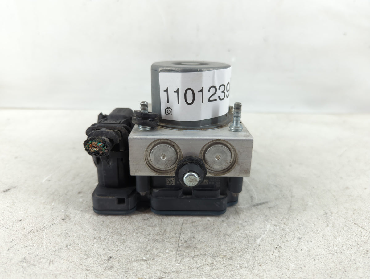 2013 Chrysler Town & Country Anti-Lock Brake ABS Pump Module Actuator OEM P/N:P68183803AB Fits OEM Used Auto Parts - Oemused