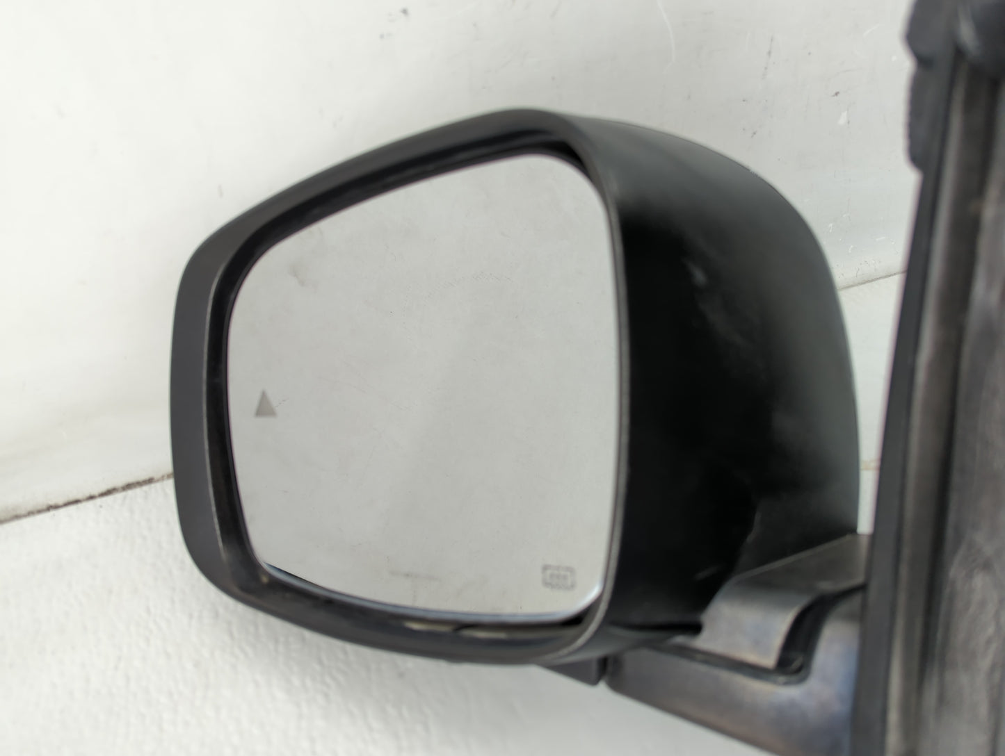 2011-2016 Chrysler Town & Country Driver Side View Mirror - Left Door Mirror OEM Used - Oemusedautoparts1.com