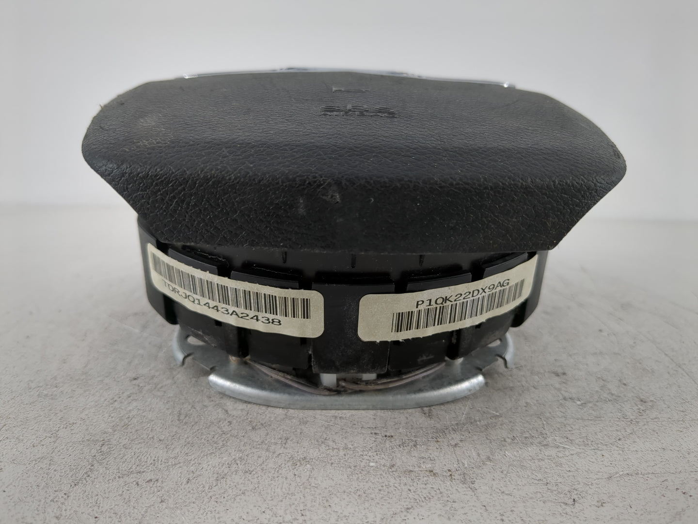 2013-2016 Chrysler Town & Country Air Bag Driver Left Steering Wheel Mounted P/N:P1QK22DX9AG Fits Fits 2013 2014 2015 2016 O