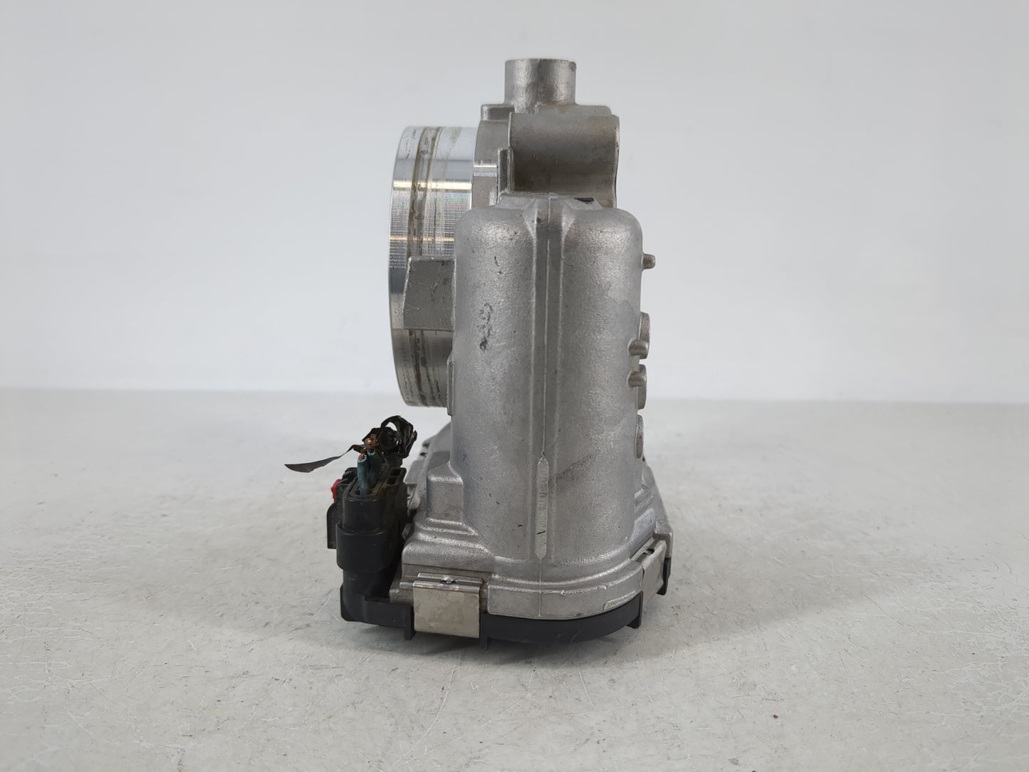 2011-2016 Chrysler Town & Country Throttle Body P/N:05184349AC Fits OEM Used Auto Parts - Oemusedautoparts1.com