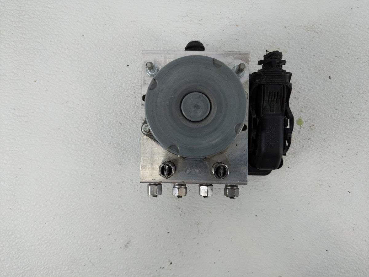 2013 Chrysler Town & Country Anti-Lock Brake ABS Pump Module Actuator OEM P/N:P68183803AC Fits OEM Used Auto Parts - Oemused