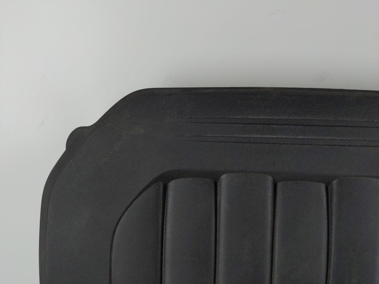 2013 Chrysler Town & Country Engine Cover - Oemusedautoparts1.com