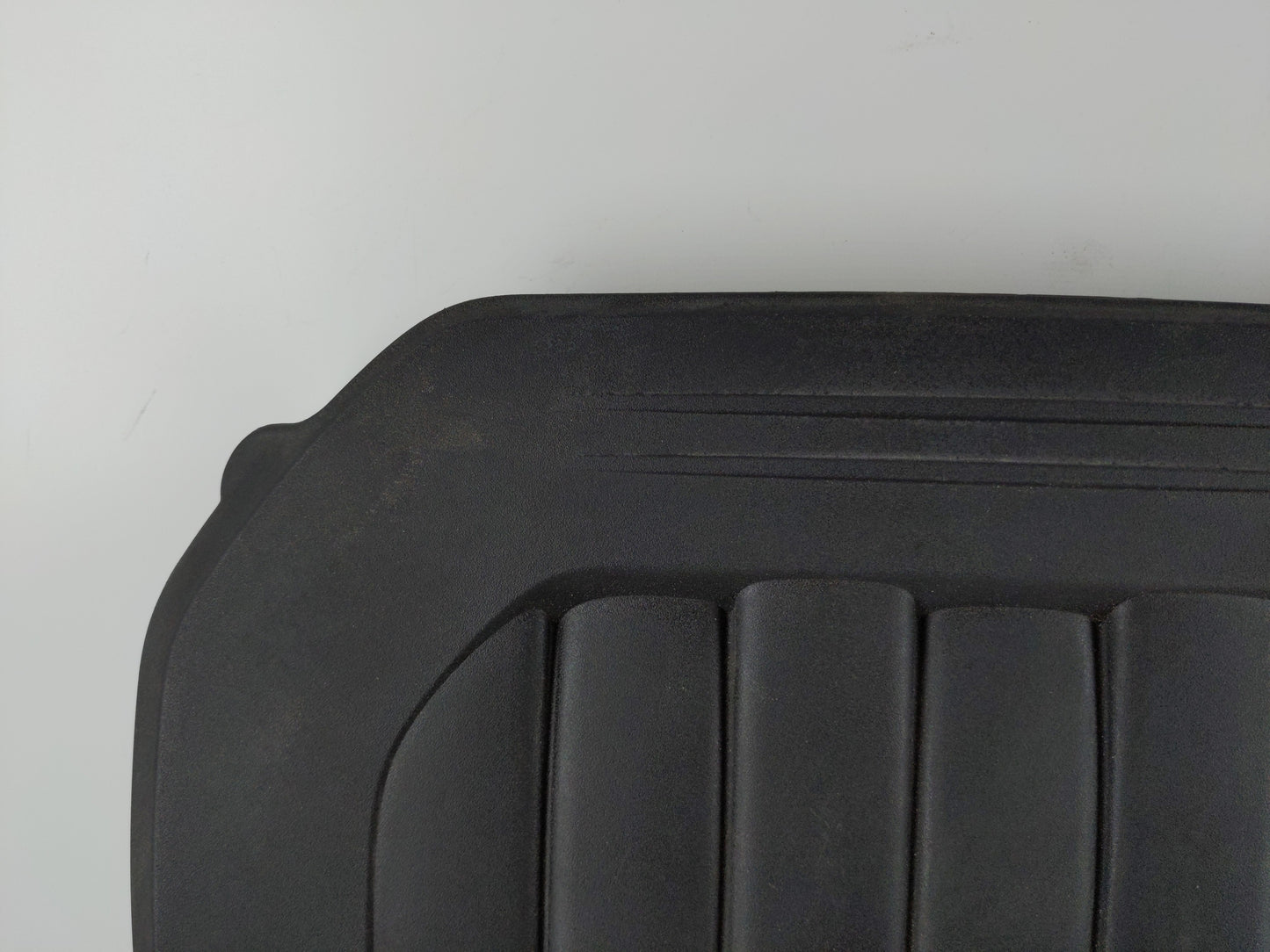 2013 Chrysler Town & Country Engine Cover - Oemusedautoparts1.com