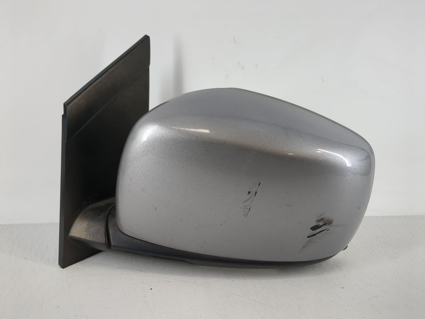 2011-2016 Chrysler Town & Country Driver Side View Mirror - Left Door Mirror OEM Used - Oemusedautoparts1.com