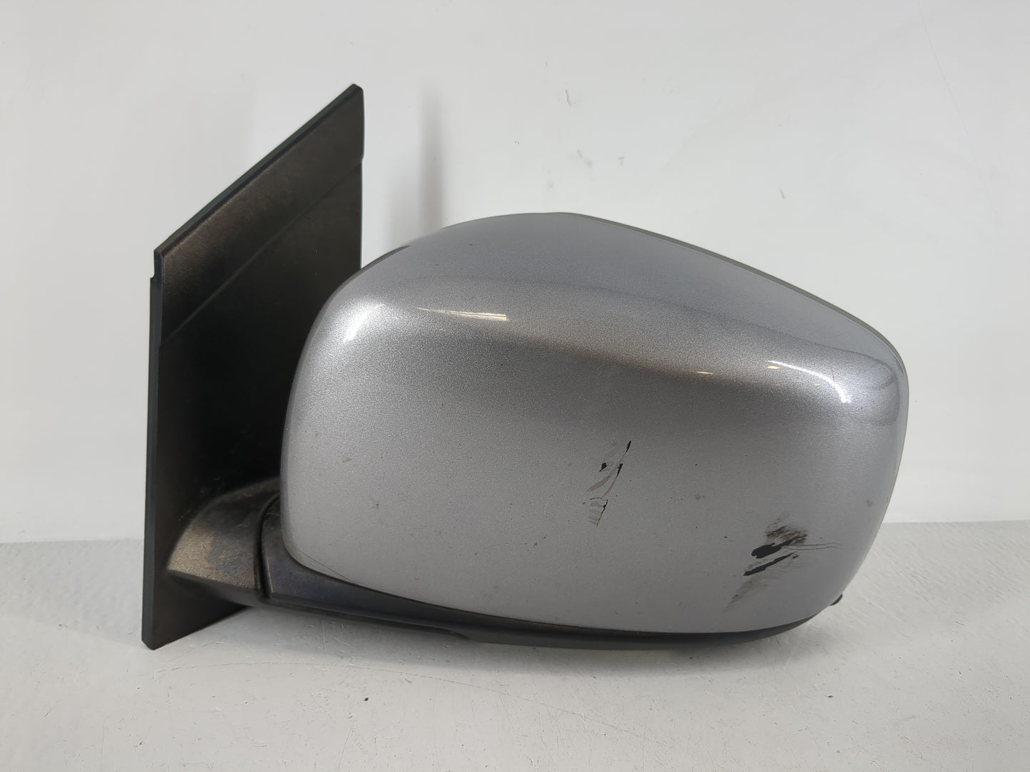 2011-2016 Chrysler Town & Country Driver Side View Mirror - Left Door Mirror OEM Used - Oemusedautoparts1.com