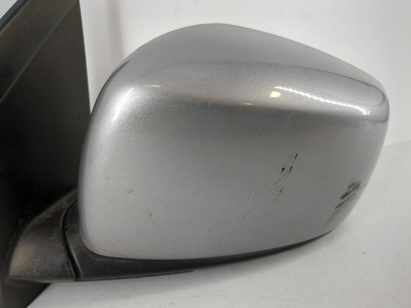 2011-2016 Chrysler Town & Country Driver Side View Mirror - Left Door Mirror OEM Used - Oemusedautoparts1.com