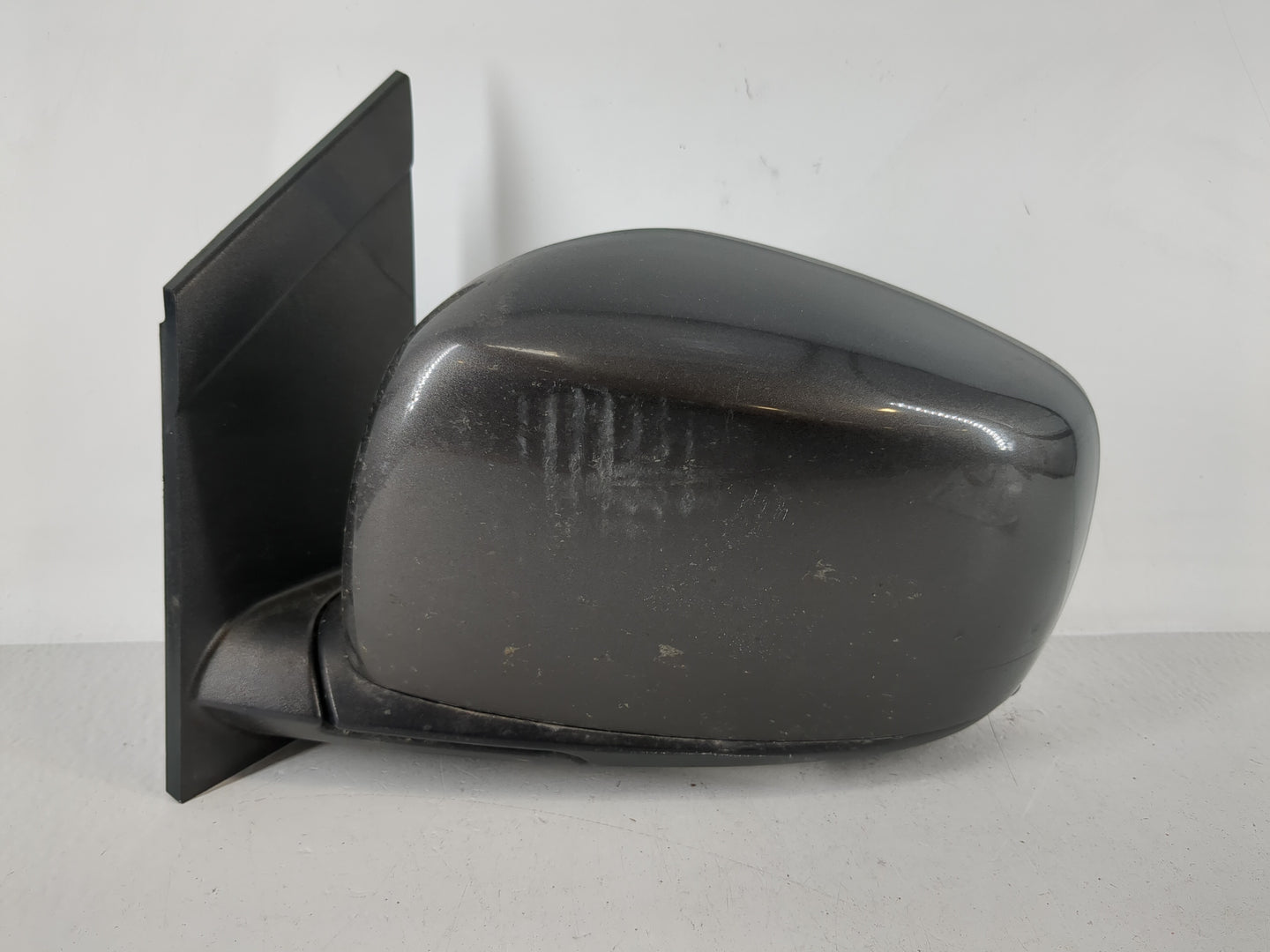 2011-2016 Chrysler Town & Country Driver Side View Mirror - Left Door Mirror OEM Used - Oemusedautoparts1.com