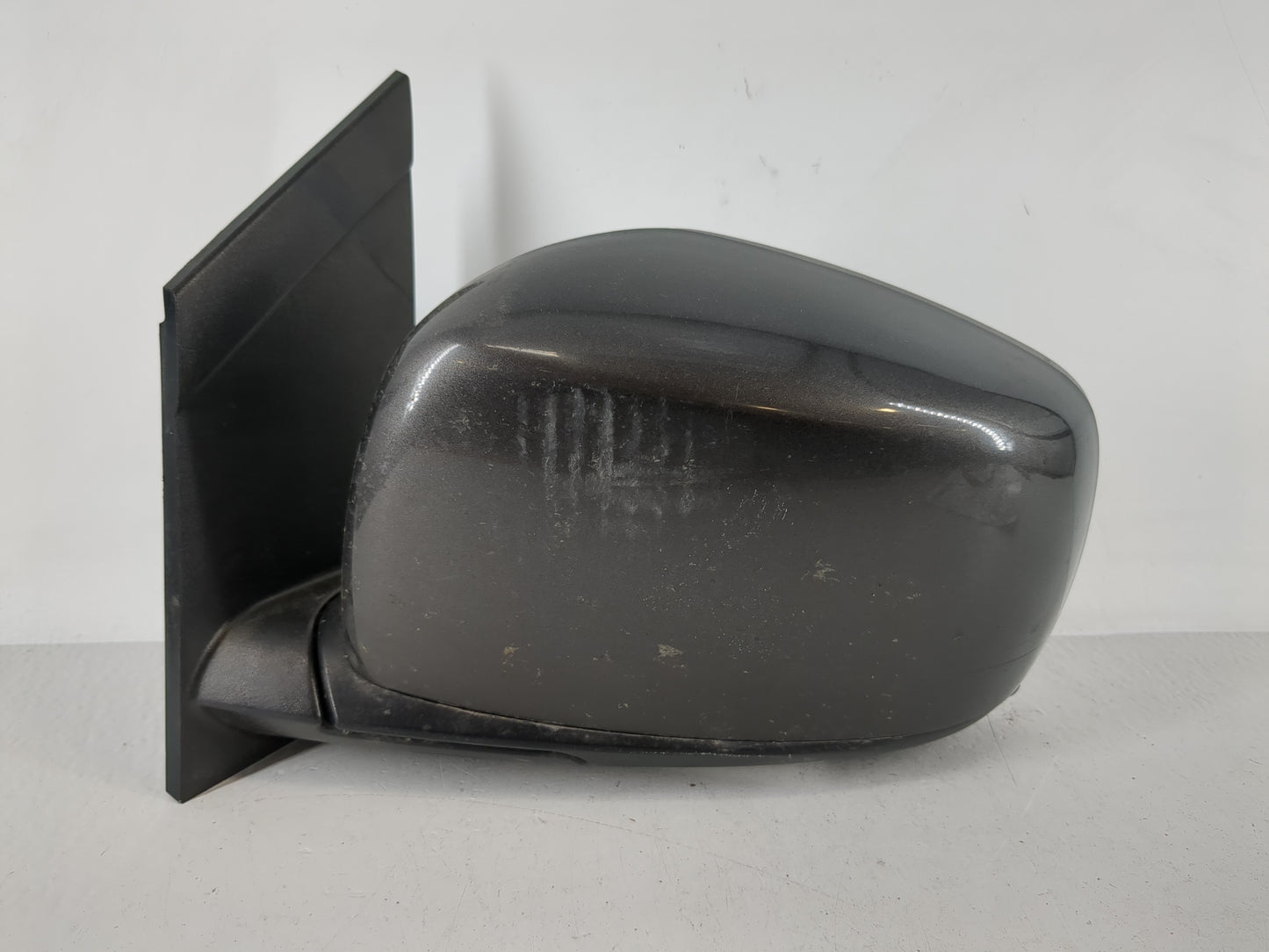 2011-2016 Chrysler Town & Country Driver Side View Mirror - Left Door Mirror OEM Used - Oemusedautoparts1.com