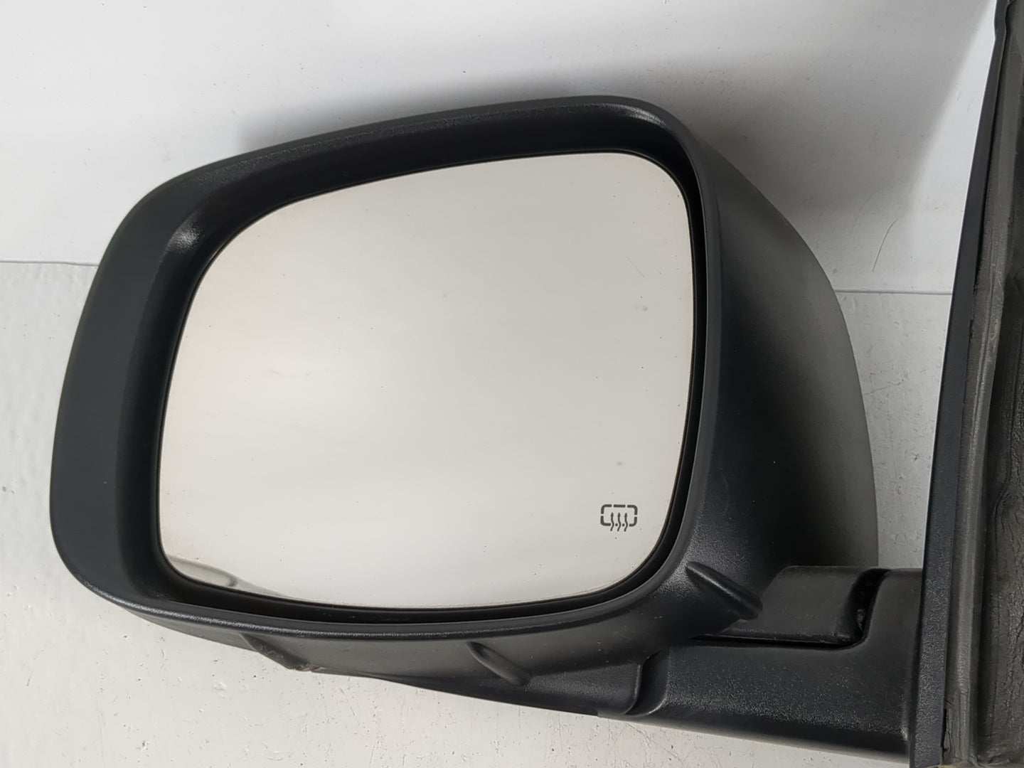2011-2016 Chrysler Town & Country Driver Side View Mirror - Left Door Mirror OEM Used - Oemusedautoparts1.com