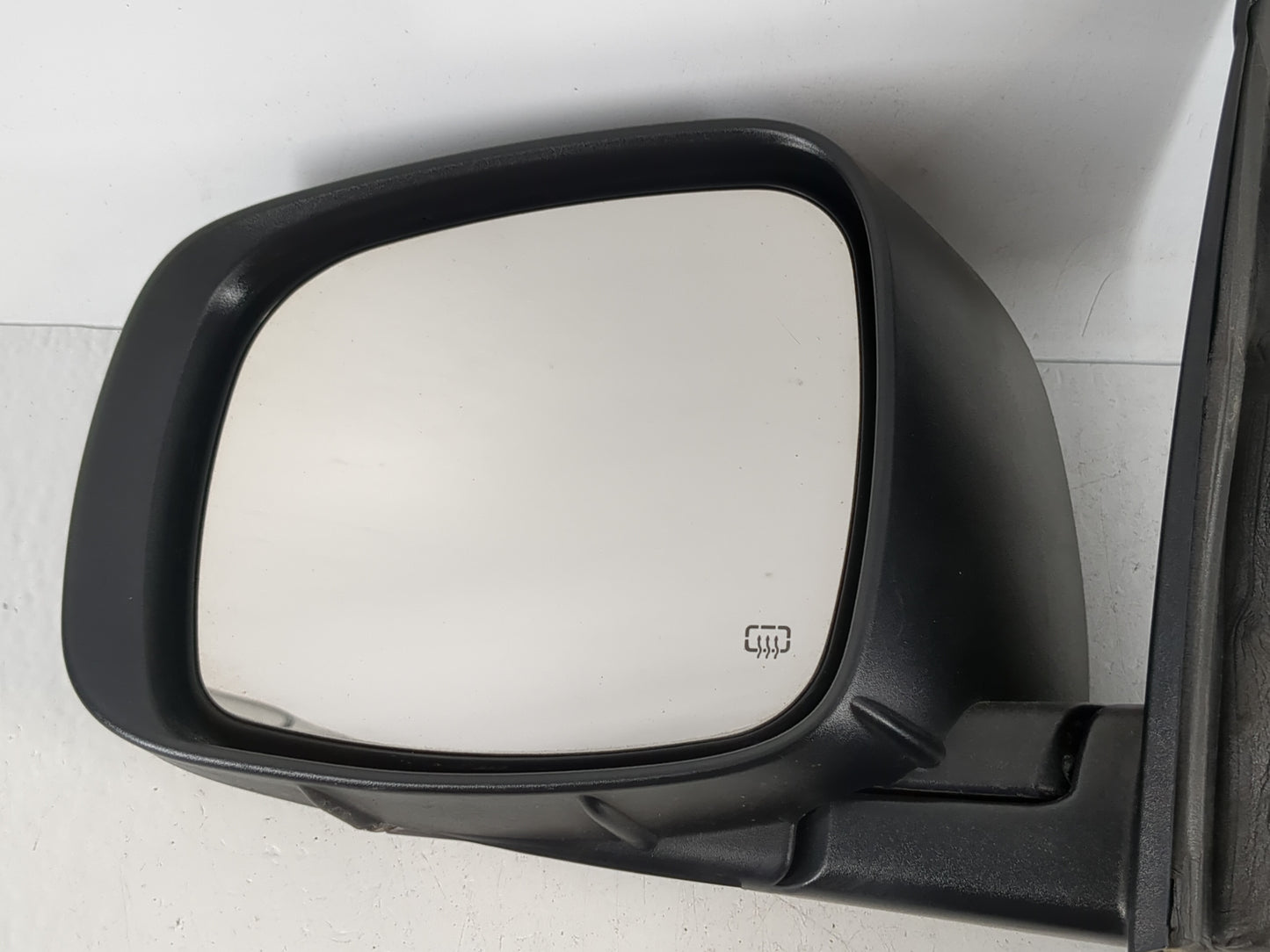 2011-2016 Chrysler Town & Country Driver Side View Mirror - Left Door Mirror OEM Used - Oemusedautoparts1.com