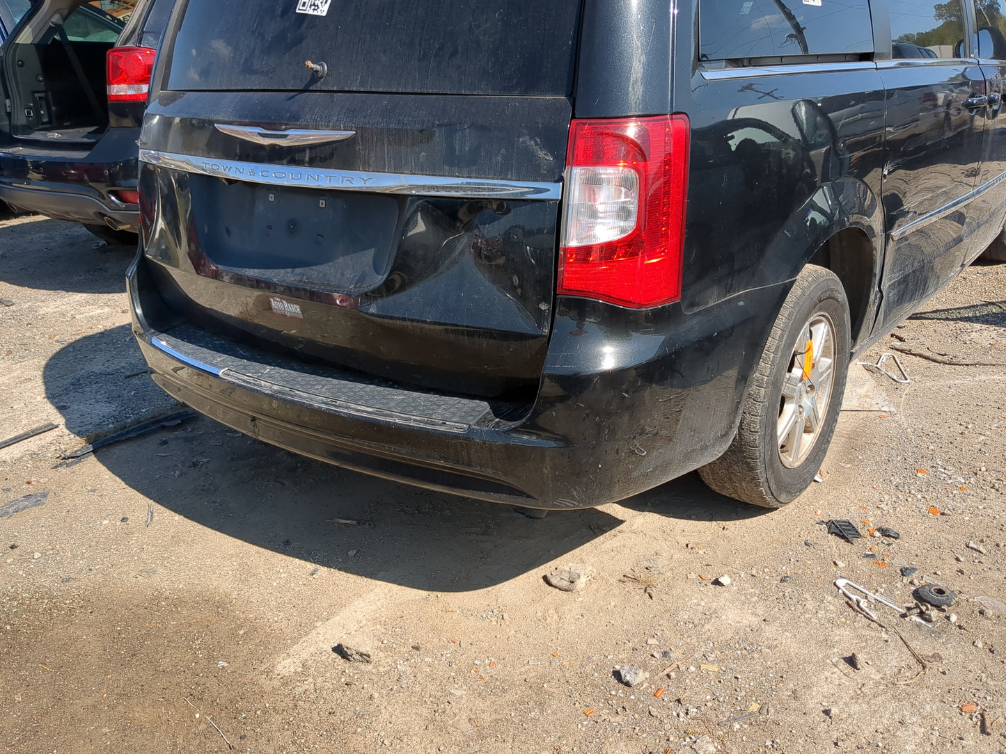 2011-2016 Chrysler Town & Country Rear Bumper Assembly Oem - Oemusedautoparts1.com