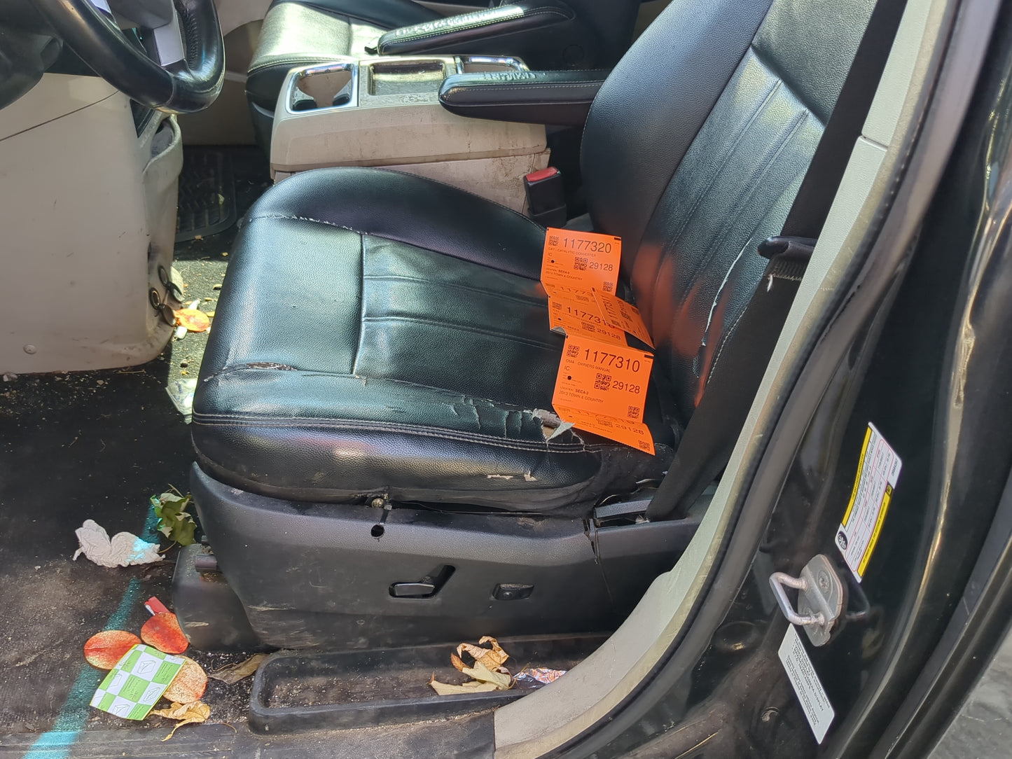 2011-2016 Chrysler Town & Country Driver Front Seat Oem - Oemusedautoparts1.com