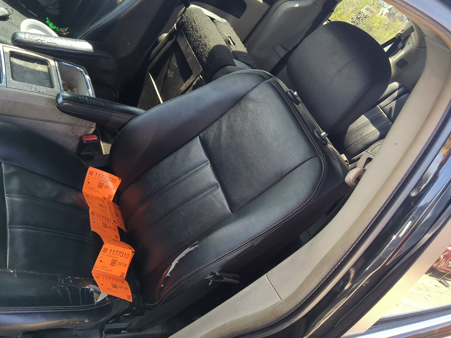 2011-2016 Chrysler Town & Country Driver Front Seat Oem - Oemusedautoparts1.com