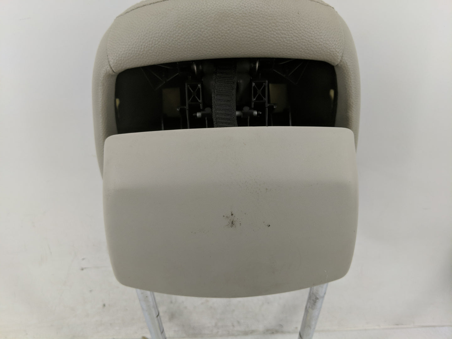 2013 Chrysler Town & Country Headrest Head Rest Rear Seat Fits Fits 2005 OEM Used Auto Parts - Oemusedautoparts1.com