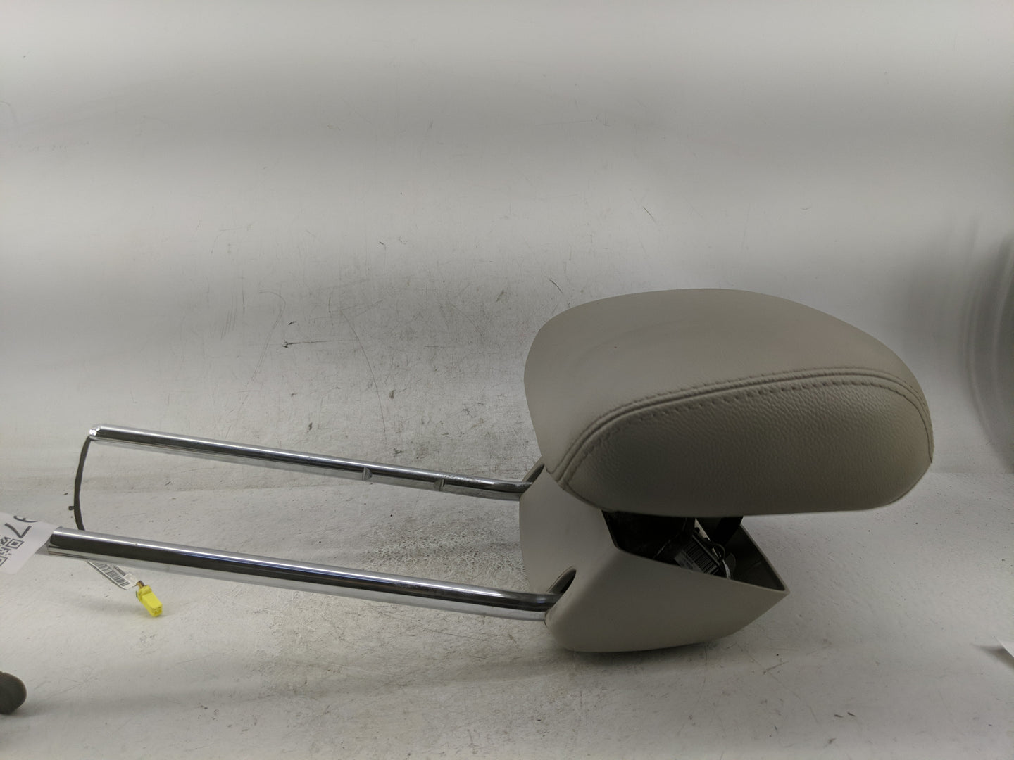 2013 Chrysler Town & Country Headrest Head Rest Rear Seat Fits Fits 2005 OEM Used Auto Parts - Oemusedautoparts1.com